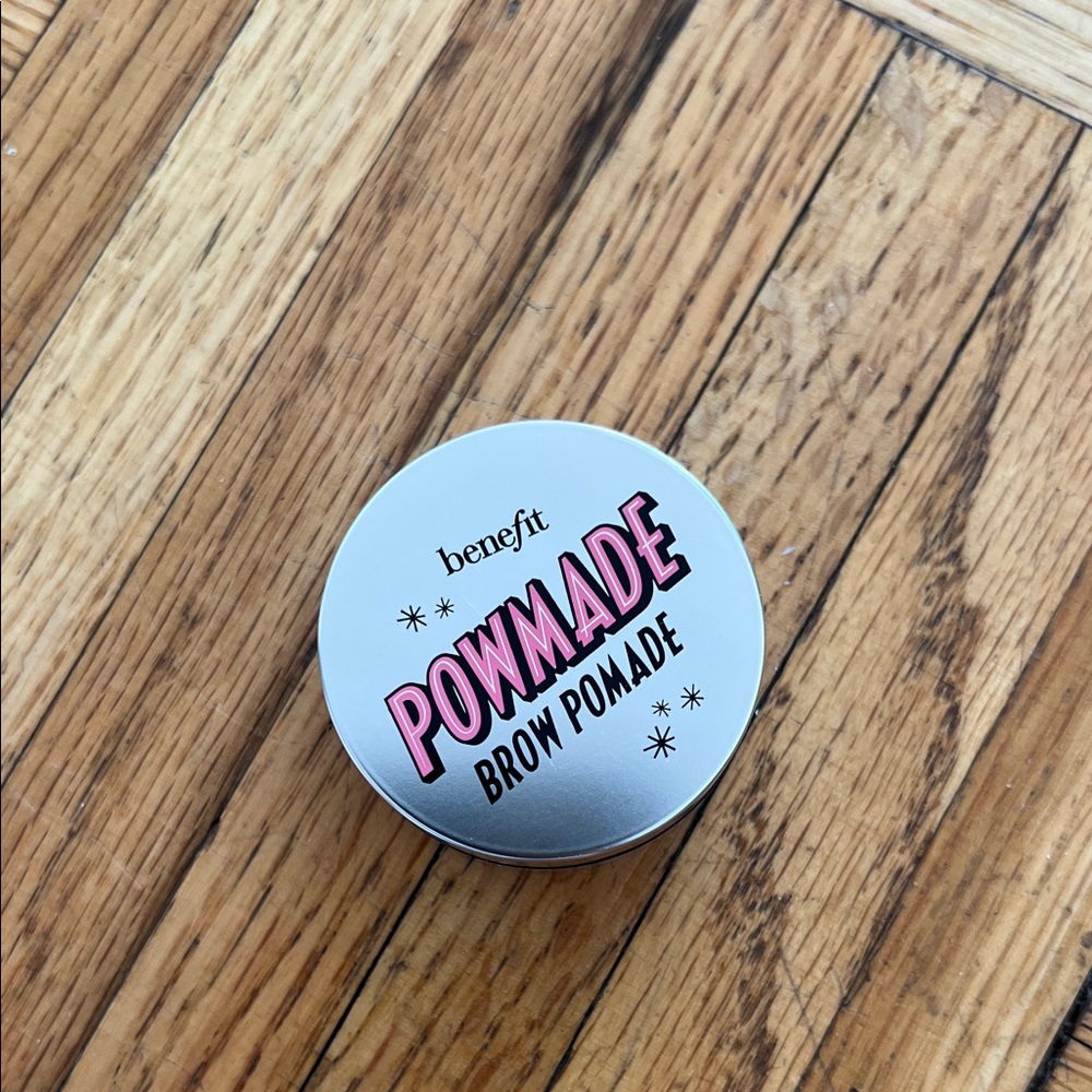 Full-pigment brow pomade